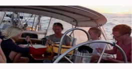 রোমাঞ্চের নেশায় ১২ বছর ধরে সমুদ্রে এই দম্পতি