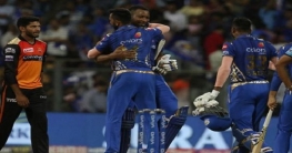 হায়দরাবাদকে হারিয়ে প্লে-অফে পৌঁছে গেল মুম্বাই