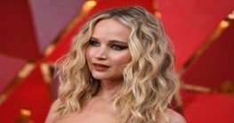 বাগদত্তার সঙ্গে জেনিফারের সাদামাটা জীবন