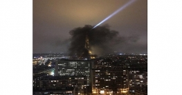 কালো ধোঁয়ায় ছেয়ে গেছে আইফেল টাওয়ার