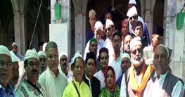 আজমীর শরীফে জিয়ারতে আইভীসহ আওয়ামী লীগ নেতৃবৃন্দ আজমীর শরীফে জিয়ারতে আইভীসহ আওয়ামী লীগ নেতৃবৃন্দ