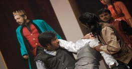 ‘হ্যামলেট’র ১৩তম প্রদর্শনী ‘হ্যামলেট’র ১৩তম প্রদর্শনী