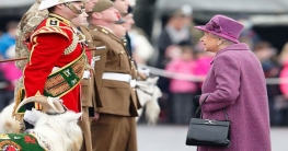 পঞ্চাশ বছর ধরে একই হাতব্যাগ ব্যবহার করছেন রানী