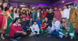 হাজার মাইল দূরে থেকেও দেশপ্রেম কমেনি তাদের