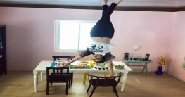 ব্যাংককের আপসাইড ডাউন হাউসে মিমের উল্লাস