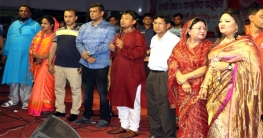 একসাথে মমতাজের গান শুনলেন মন্ত্রী গাজী ও এসপি হারুন