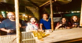 বিচিত্র অভিজ্ঞতায় তাদের আনন্দ ভ্রমণ বিচিত্র অভিজ্ঞতায় তাদের আনন্দ ভ্রমণ