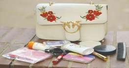 চলতি পথে হাত ব্যাগে