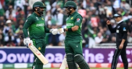 নিউজিল্যান্ডকে হারিয়ে টিকে রইল পাকিস্তান