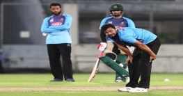 শেষ মুহূর্তে ছিটকে গেলেন মাশরাফী