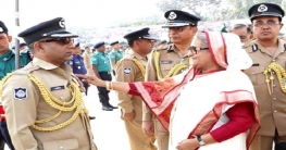 আবারো প্রধানমন্ত্রী হাত থেকে বিপিএম পদক পেলেন এসপি মঈনুল