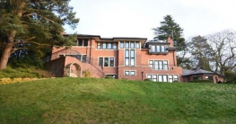 বাড়ি-গাড়ি বিক্রি করে দিচ্ছেন রোনালদো বাড়ি-গাড়ি বিক্রি করে দিচ্ছেন রোনালদো