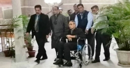 হুইল চেয়ারে করে সংসদে এরশাদ