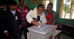 লাইনে দাঁড়িয়ে ভোট দিলেন ডেপুটি স্পিকার