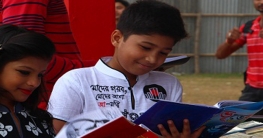 পুরুষদের ফ্যাশনে আ-মরি বাংলা ভাষা