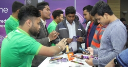 ছাড় ও উপহারে ছুটির দিনে জমজমাট স্মার্টফোন মেলা