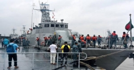 দুর্গত এলাকায় ত্রাণ-চিকিৎসা শুরু নৌবাহিনীর