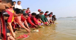 বৈসাবিতে মেতেছে পাহাড়িরা