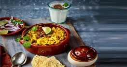 মেঘলা দিনের স্পেশাল নানা পদের খিচুড়ি