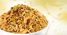 ঘরেই তৈরি করুন মুচমুচে চানাচুর