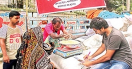 বন্দরে ১০ টাকা দরে চাল বিতরণ বন্দরে ১০ টাকা দরে চাল বিতরণ