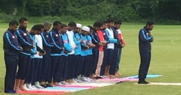 ব্যস্ততায় মাঠেই টাইগারদের জুমার নামাজ