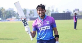 ছক্কা মেরে সেঞ্চুরির ‘হ্যাটট্রিক’ বিজয়ের