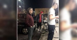 লাইনে দাঁড়িয়ে বার্গার কিনলেন বিল গেটস!