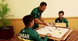 ব্যাট দিয়ে ক্যারম খেললেন পাকিস্তানি ক্রিকেটার!