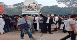 বিজয়ে সেলফি বিলাস