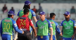 অস্ট্রেলীয় ওপেনার হেরেও হাসি অস্ট্রেলীয় ওপেনার হেরেও হাসি