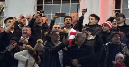 ফুটবল মাঠে জোকোভিচ ফুটবল মাঠে জোকোভিচ