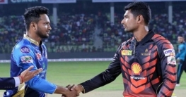 খুলনা টাইটানসকে উড়িয়ে টানা দ্বিতীয় জয় সাকিবদের খুলনা টাইটানসকে উড়িয়ে টানা দ্বিতীয় জয় সাকিবদের