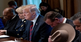 জরুরি অবস্থা জারির পথে ট্রাম্প