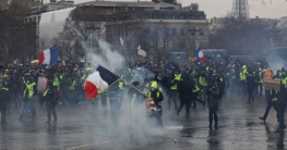 আবারও সরকারবিরোধী বিক্ষোভে উত্তাল ফ্রান্স