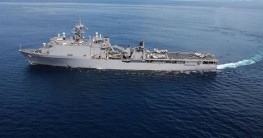 রুশ উপকূল থেকে মার্কিন রণতরিকে দূরে থাকার পরামর্শ