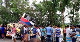 ভারতে বাস দুর্ঘটনায় নিহত ৮
