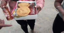 রাজনৈতিক সম্মেলনে খাবারের প্যাকেটে মদের বোতল বিলি, তারপ