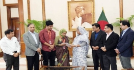 তিন খেলোয়াড়কে ফ্ল্যাট দিলেন প্রধানমন্ত্রী তিন খেলোয়াড়কে ফ্ল্যাট দিলেন প্রধানমন্ত্রী