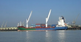 বন্দরের শ্রমিক-কর্মচারীরা পাচ্ছেন ২১ কোটি টাকার বিশেষ বোনাস বন্দরের শ্রমিক-কর্মচারীরা পাচ্ছেন ২১ কোটি টাকার বিশেষ বোনাস