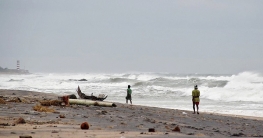 শক্তি বাড়াচ্ছে ফণী, ১৮৫ কিমি বেগে আছড়ে পড়ার শঙ্কা