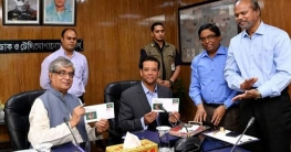 মুজিবনগর দিবসে স্মারক ডাকটিকিট অবমুক্ত করলেন জয়