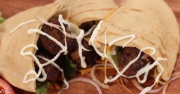 বিকেলের নাস্তায় `কাবাব ইন পিঠা`