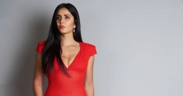 স্বল্প বসনায় সমুদ্রে ‘ঝড়’ তুললেন ক্যাটরিনা স্বল্প বসনায় সমুদ্রে ‘ঝড়’ তুললেন ক্যাটরিনা