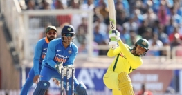 খাজার সেঞ্চুরিতে ভারতকে বড় লক্ষ্য ছুড়ে দিল অস্ট্রেলিয়া