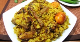 যেভাবে রাঁধবেন মুরগির মাংসের ভুনা খিচুড়ি
