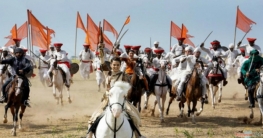 ঘোড়ায় চড়ে যুদ্ধ করলেন ‘লক্ষ্মীবাই’ কঙ্গনা