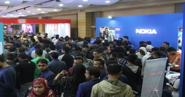 শেষ বিকেলে স্মার্টফোন মেলায় উপচে পড়া ভিড়