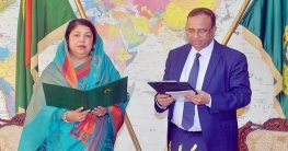 শপথ নিলেন মোকাব্বির খান