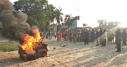 মাদক ব্যবসায়ীকে না পেয়ে ঘরের আসবাবপত্র পুড়িয়ে দিল পুলিশ